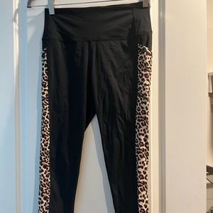 Zyia Leopard Pocket Brilliant Capri